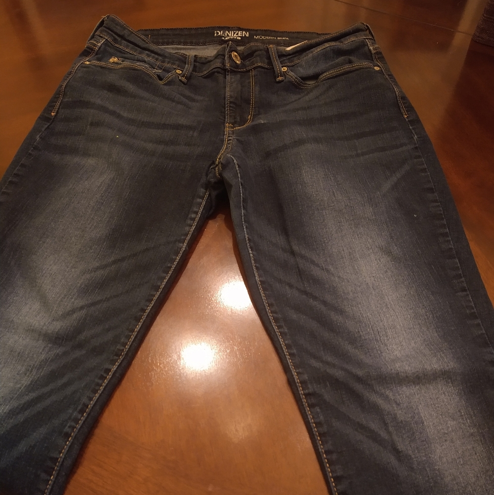 Ladies slim blue jeans